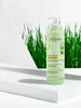 A-Derma EXOMEGA CONTROL 2in1 emollient gel bottle is placed on a white platform with green grass in the background. Produktbild-Vorschau