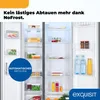 Interior view of an open refrigerator with food items on shelves and a blue circle with text overlay. Produktbild-Vorschau