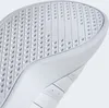 A close-up view of the sole of a white Adidas sneaker. Voir les images du produit
