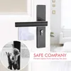 A door handle with a child safety lock attached, and a smaller inset image of a child and a dog near a door. Produktbild-Vorschau