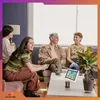 A family is gathered in a living room, with a weather station on the coffee table. Anteprima dell’immagine prodotto