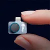 A person's fingers are holding a small thermal camera device. Voir les images du produit