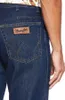 Close-up of the back pocket of dark blue denim jeans with a brown leather patch featuring the Wrangler logo. Produktbild-Vorschau