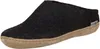 A single black slipper on a white background. Produktbild-Vorschau