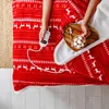 A person's hands are holding a mug of hot chocolate with marshmallows while wrapped in a red and white patterned electric blanket. Podgląd zdjęcia produktu