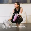 A woman is kneeling and holding multiple tumblers. Produktbild-Vorschau