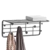 A metal wall-mounted shelf and coat rack with a decorative box and two towels hanging. Voir les images du produit