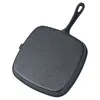 A square cast iron grill pan with a handle is shown against a white background. Anteprima dell’immagine prodotto