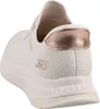 Auf dem Bild ist ein weißer Freizeitschuh zu sehen der von der Seite betrachtet wird. Der Schuh hat eine sportliche Form und eine helle Sohle. Produktbild-Vorschau