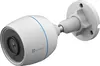 A white outdoor security camera with a blue stripe, mounted on a gray bracket, against a white background. Voir les images du produit