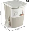 A beige pet food container with a scoop attached, shown with dimensions indicated. Produktbild-Vorschau