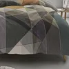A close-up view of a geometric patterned duvet cover. Produktbild-Vorschau