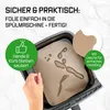 A hand is placing a baking liner into an air fryer basket. The liner has oil splatters on it. Produktbild-Vorschau