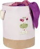 A laundry basket with a giraffe design filled with towels. Produktbild-Vorschau