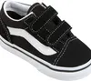 A close-up, studio shot of a black and white Vans Old Skool V sneaker for children. Voir les images du produit