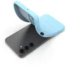 A light blue phone case is shown being placed onto a black smartphone. Produktbild-Vorschau