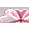 A close-up view of a pink heart-shaped ceiling light with integrated LED lighting. Produktbild-Vorschau