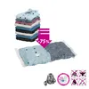 A stack of folded clothes and two vacuum-sealed bags with clothes inside, along with a vacuum pump and icons indicating features. Náhľad obrázku produktu