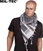 A mannequin wearing a black t-shirt and a black and white patterned scarf. Náhled obrázku produktu