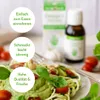 A close-up of a healthy meal with a bottle of Norsan Omega-3 vegan liquid in the background. Produktbild-Vorschau