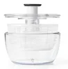 OXO Good Grips Salatschleuder mit Sieb und Deckel – zum Produktbild-Vorschau 8