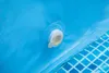 A close-up view of a valve on a blue inflatable pool. Produktbild-Vorschau