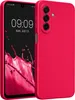 A pink smartphone case is shown next to a smartphone displaying the time and date. Produktbild-Vorschau