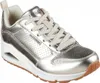 A single gold Skechers sneaker is shown from a side-angle on a white background. Voir les images du produit