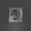 A close-up shot of a white electrical outlet with an integrated LED light, mounted on a gray wall. Anteprima dell’immagine prodotto