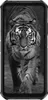A black and white image of a tiger on a smartphone screen. Voir les images du produit