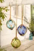 3x boules de verre décoratives dans un filet de pêche, bleu Voir les images du produit 1