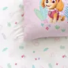 A close-up view of a pink pillow with a Paw Patrol character and a white sheet with a repeating pattern of Paw Patrol characters and leaves. Produktbild-Vorschau