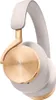 A close-up studio shot of a pair of BANG & OLUFSEN Beoplay H95 On-Ear-Kopfhörer in gold and white. Produktbild-Vorschau