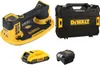A DeWalt vacuum lifter, a carrying case, and two batteries are displayed against a white background. Voir les images du produit
