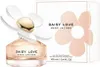 A bottle of Marc Jacobs Daisy Love Eau de Toilette and its packaging. Anteprima dell’immagine prodotto