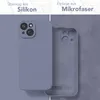 A split image showing two different phone case materials. Produktbild-Vorschau