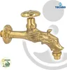 A brass garden faucet shaped like a dragon's head, mounted on a white background with marketing elements. Produktbild-Vorschau