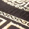 Tappeto moderno di design con motivo a meandro in oro nero Anteprima dell’immagine prodotto 2