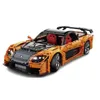 An orange and black toy car model, likely a building block set, is shown against a white background. Anteprima dell’immagine prodotto