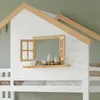 Close-up of a white house-shaped bed with a wooden window frame and shelf, decorated with small decorative items. Náhled obrázku produktu