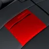 A close-up view of a red pocket on a black sleeping bag with the brand name visible. Voir les images du produit