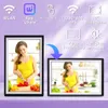A digital photo frame displaying a woman cooking, with text overlays describing its features. Produktbild-Vorschau