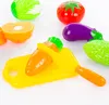 A collection of toy vegetables and a cutting board. Náhled obrázku produktu