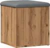 A wooden cube ottoman with a gray upholstered top, shown from a front-view angle. Anteprima dell’immagine prodotto