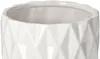 Close-up of the top portion of a white ceramic pot with a geometric pattern. Anteprima dell’immagine prodotto