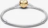 A Pandora Moments snake chain bracelet with a heart clasp. Produktbild-Vorschau
