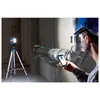 A construction worker uses a smartphone to control a laser level on a tripod, which is projecting a green line onto a large pipe. Voir les images du produit