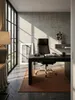 Ergonomischer Chefsessel aus schwarzem Echtleder an einem antiken Schreibtisch im luxuriösen Home Office mit dunklem Nussbaumparkett._#sku_BARSPM1.800# Produktbild-Vorschau