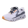 A single athletic shoe is shown against a white background. Voir les images du produit