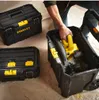 A person is placing a yellow power tool into a rolling toolbox. Voir les images du produit